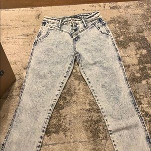 Acid washed skinny jeans